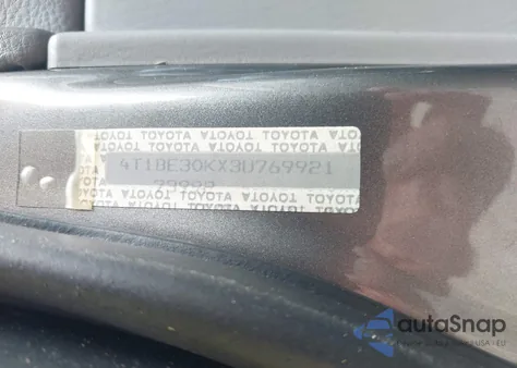 2003 Toyota Camry Xle z USA, uszkodzony, nr VIN 4T1BE30KX3U769921